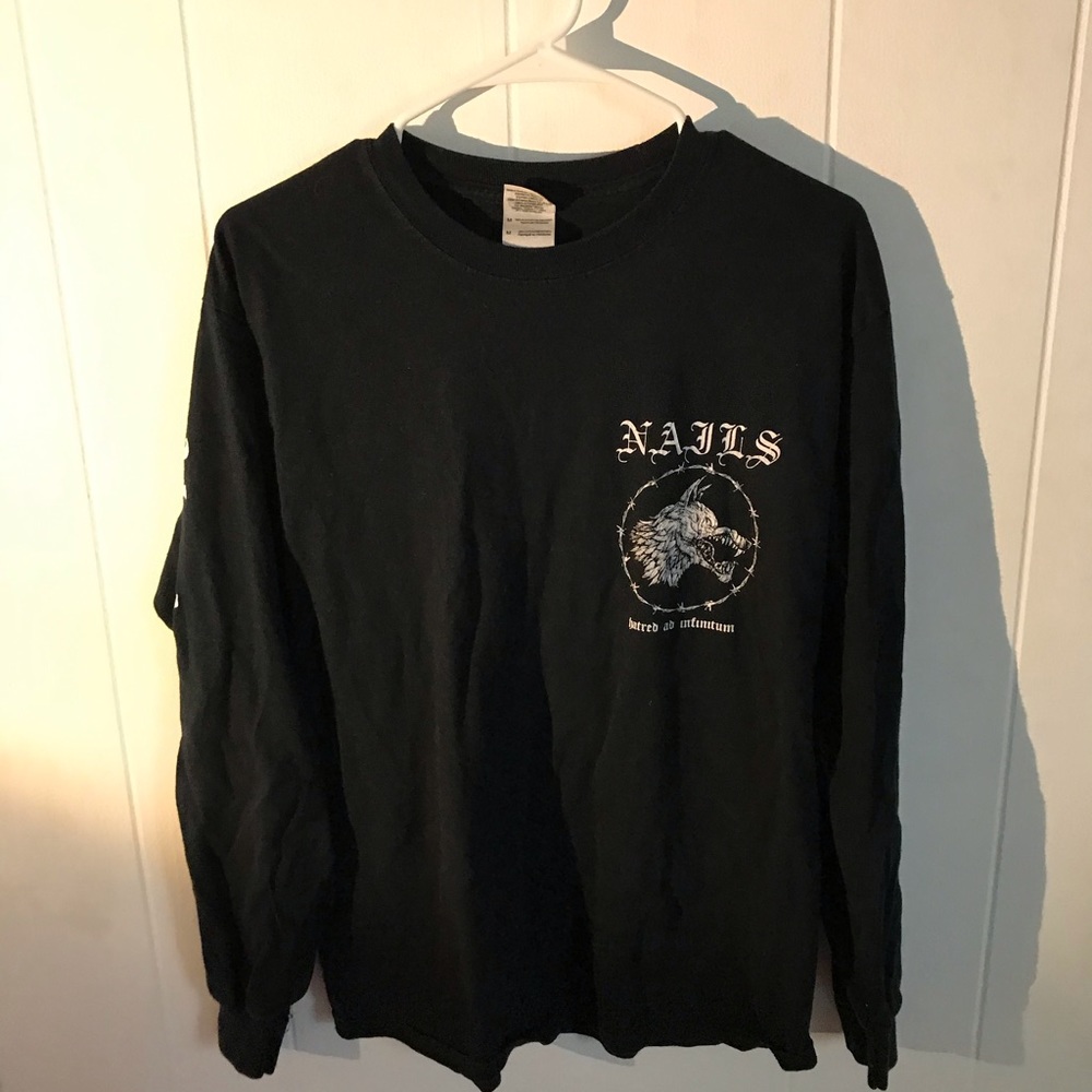 NAILS long sleeve